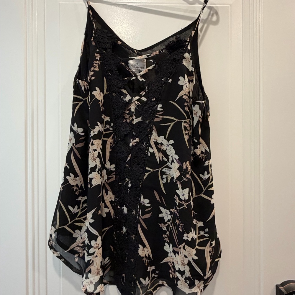 Elegant Black Floral Camisole with Lace - Picture 1 of 6